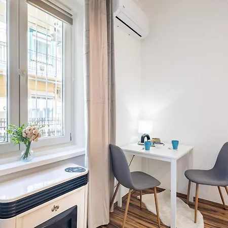 Stylish With Parking Garage Apartmán *