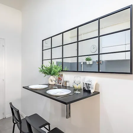 Stylish With Parking Garage Apartment *